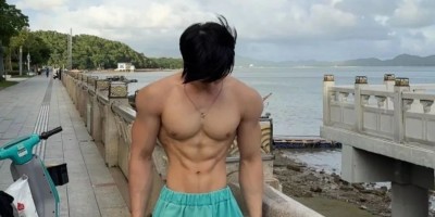 183cm海边体育生弟弟，身材让人着迷！