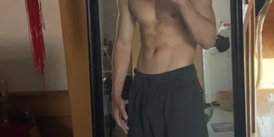 北体大二肌肉体育生运动男大也太可了！鼻子好大呀！