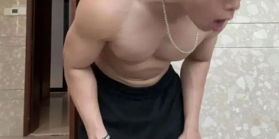 武汉大学这位男大的胸肌也太大大大了！