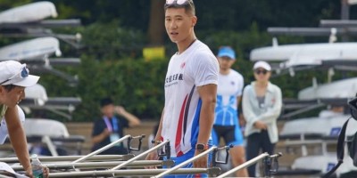 北大校友赛艇的运动男比赛穿紧身裤实力藏不住了！