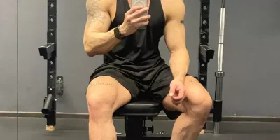 用软件识图穿黑袜肌肉男，没想到结果是这样子......