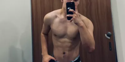 帅气的西安交大黑皮体育生Andy. 泽！