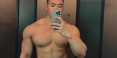 小蓝X推上190cm肌肉男时尚博主走红！