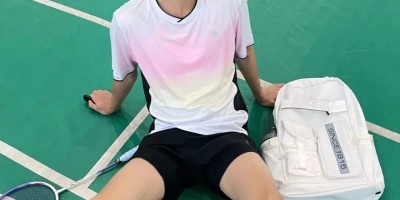 深圳高中体育生校草，学弟称私下尺度好大.....