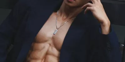 身材比人火的男团成员，眼镜一戴谁也不爱！