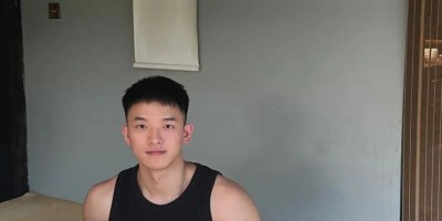 帅气脂包肌小哥，乖乖般“李现”