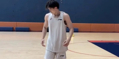 薄肌大一体育帅哥等被人带回家！