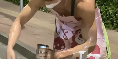 蔡依林演唱会卖柠檬茶的肌肉男火了！这手打频率太猛了！