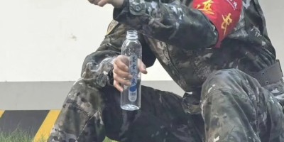 广西的帅教官？！长的太好看啦！