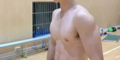 186CM腹肌男大体育生 186CM腹肌男大体育生