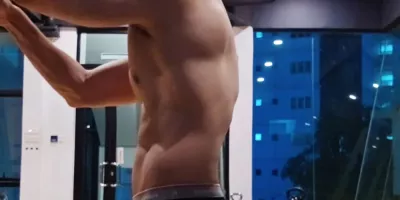 设计师各种花样在ins上爆火！网友辣评：还是你们文化人会拍……