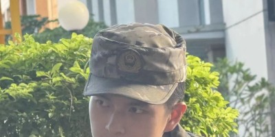 最帅教官已上线，185大长腿，学弟直呼好喜欢......