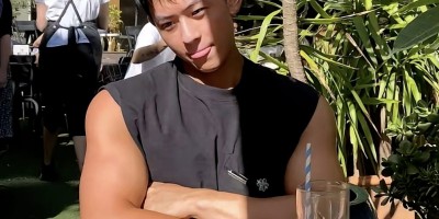 你们的新老公自拍来啦！这样穿长腿太勒了啊啊啊！