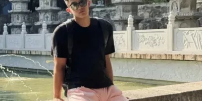 穿粉色短裤的大弟弟体育生被他吸引，谁能拒绝这样！