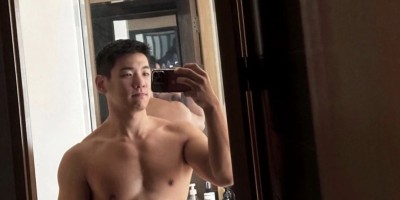 被金主摄影师相中的脂包肌小哥自拍私照？想扑倒他！