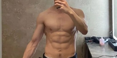 咖啡店脱衣的肌肉男卖咖啡，被他吸引了！