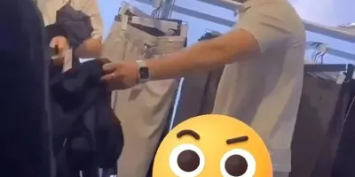 帅小伙当众换裤子火了：网友直呼“也太帅了吧！