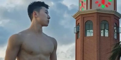 活力四射腹肌小哥，少年感很舒服！