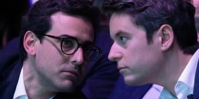 在高朋满座中，将隐晦爱意说到最尽兴