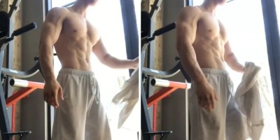 24岁筋肉小伙穿灰裤子自拍，老阿姨都不淡定了