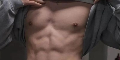 190CM肌肉护士小哥哥脱衣自拍，简直让人心跳加速！