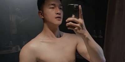 寸头迷彩兵哥脱了自拍真好看！穿灰短裤太太有型啦！！