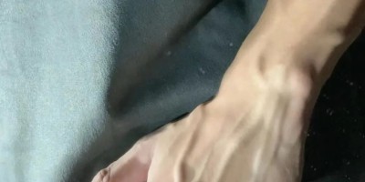 185腹肌臭脚男大体育生，长腿体育生到底有多香.......