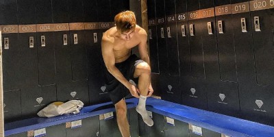 换衣间里遇到的野生小哥，身材好成这样啦！