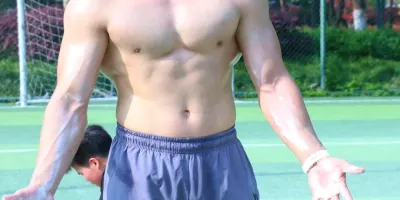 天菜湿身猛男在线撩，都谁在谈？