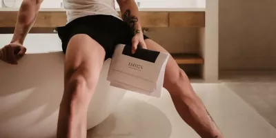 谢梓秋镜头下的肌肉男：王已燃的秋冬露营写真大揭秘！