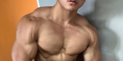 又有网红直男教练！推特自愿被采访视频高达40分钟…