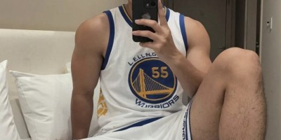 粗壮长腿的篮球小哥岔腿自拍!! 粗壮长腿的篮球小哥岔腿自拍!!