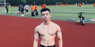 2025泰国泼水节被包围滋水的翘臀长腿男是他?太大啦! 2025泰国泼水节被包围滋水的翘臀长腿男是他?太大啦!