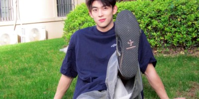 清爽高颜值男大小哥，阳光分你一半！