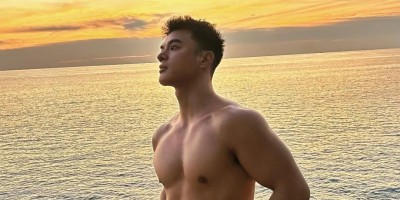 黑皮肌肉健身帅哥，这是夏天的颜色吗？