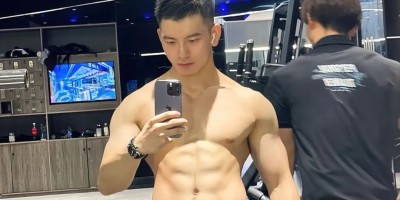 2025泰国泼水节他最火？寸头白皮肌肉帅被喷惨了！