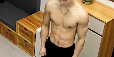 匀称精壮薄肌健身帅哥，小腹肌身材包帅的呀！