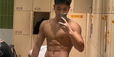 黑皮腹肌男大体育生，这身材会便宜了谁？