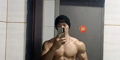 宽肩窄腰大肌肉健身帅哥，够大只吗？