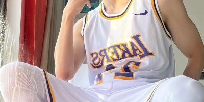 体育生明明可以靠脸，却沉迷擦边……