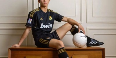 188cm极品黑皮体育生，因一张肌肉写真爆火全网，超百万关注......