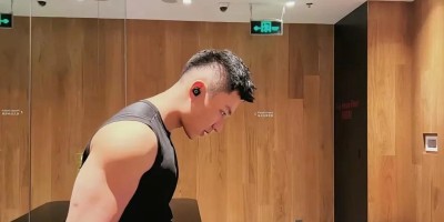 黑皮飞盘壮汉体育生，荷尔蒙运动太猛了