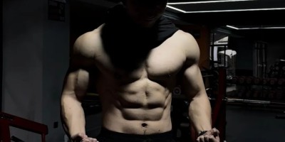 躺草地腹肌爱好者，这身材够顶了吧？