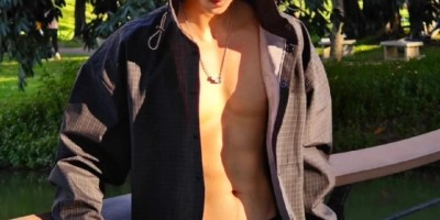 白嫩干净的簿肌球服弟弟，这腹肌可太香啦！