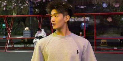 188成都猛1黑皮体育打桩机，成都的小男生又幸福了......