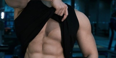 180cm人夫感肌肉男身材太炸裂了，浴室照惊艳众人