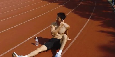 操场上低脂精壮体育生谁不想要？