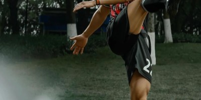 黑皮足球肌肉壮男，大胸肌身材也太顶了！