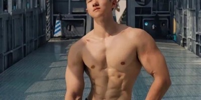 22岁北京薄肌男孩，精致腹肌鲨鱼肌，性张力瞬间拉满了