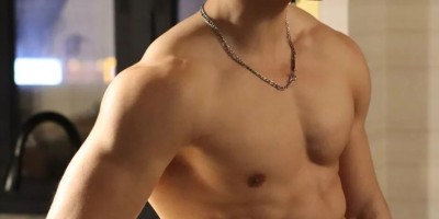四川楼道里的腹肌体育生,模特兼私教 四川楼道里的腹肌体育生,模特兼私教